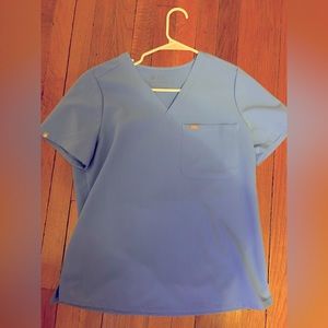 Clean and cute figs scrub top!